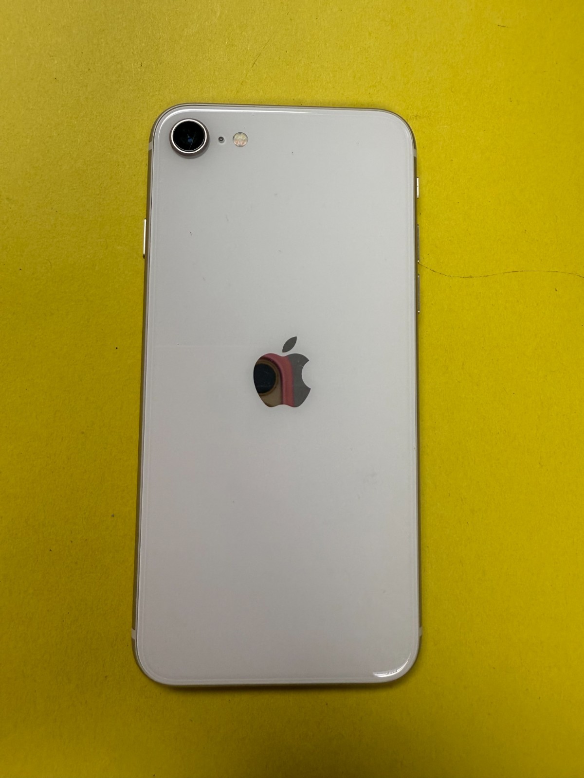 Apple iPhone SE 3rd Gen – 128GB – White (Unlocked) – Good Condition