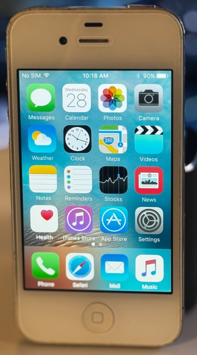 Apple iPhone 4s – 16 GB – White (Unlocked)