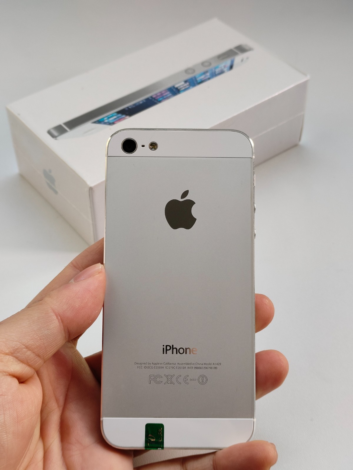 90%N ew Apple iPhone 5/5s/5c 16GB Factory UNlocked Black/White/Gold Good