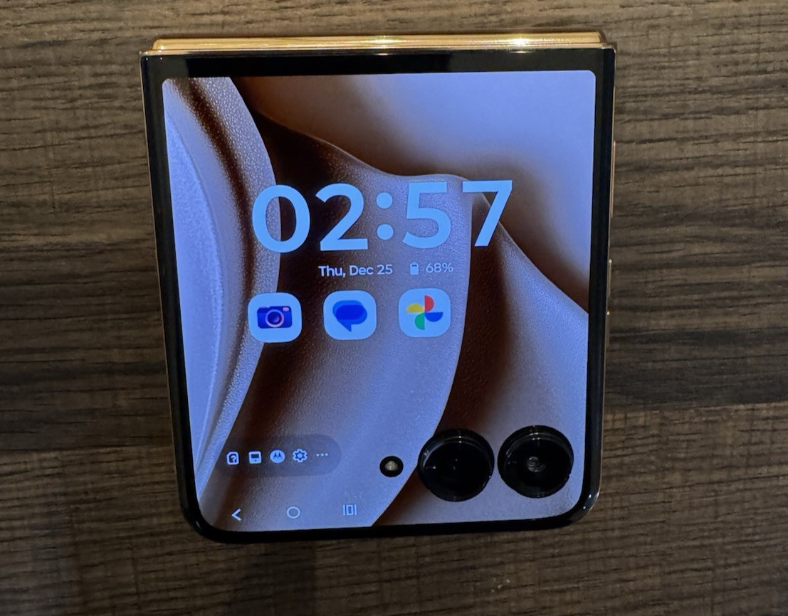 Motorola RAZR Plus 5G (2025) XT2557-3 256GB Gold Unlocked open Box