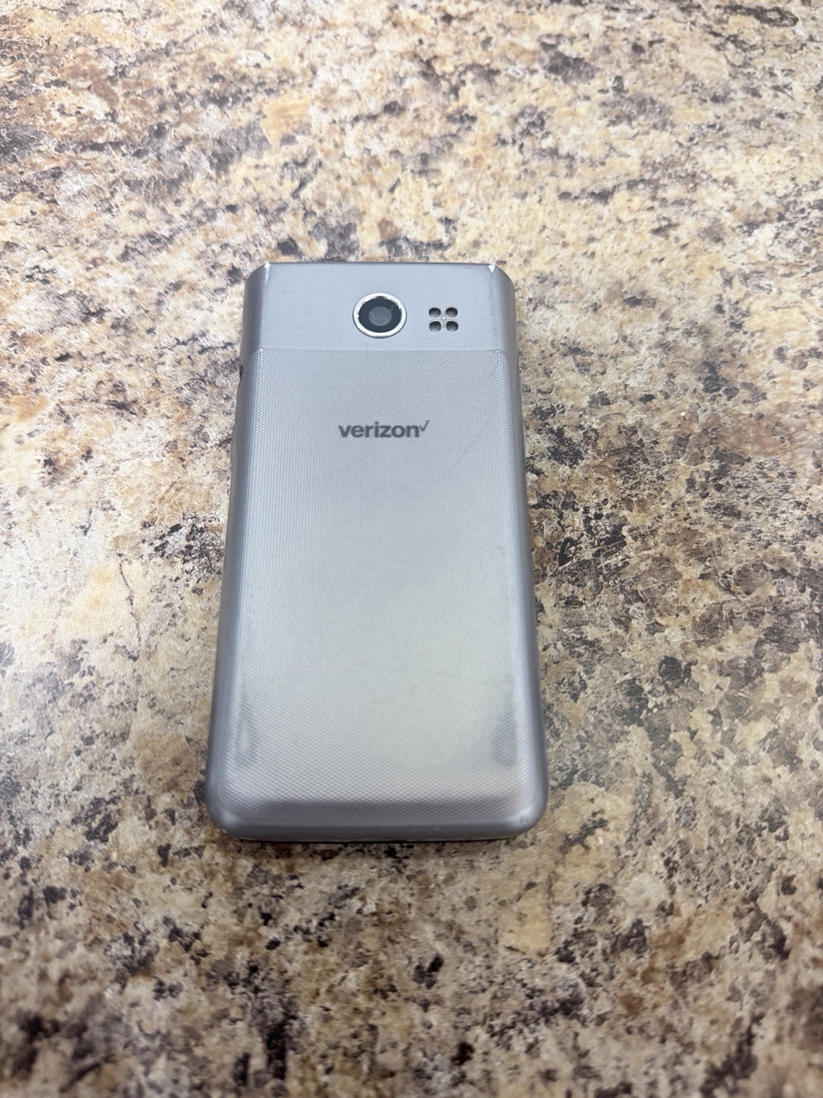 LG Exalt – VN220 – Silver (Verizon) 4G LTE Flip Phone – In Box USED