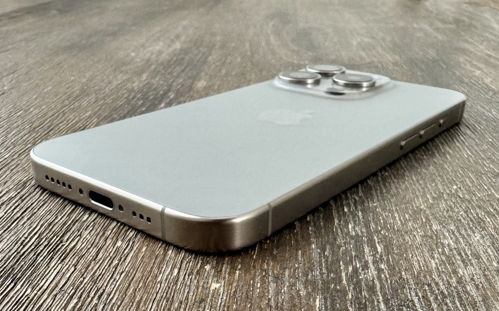 Apple iPhone 15 Pro 128GB Natural Titanium Unlocked 98% Battery Health