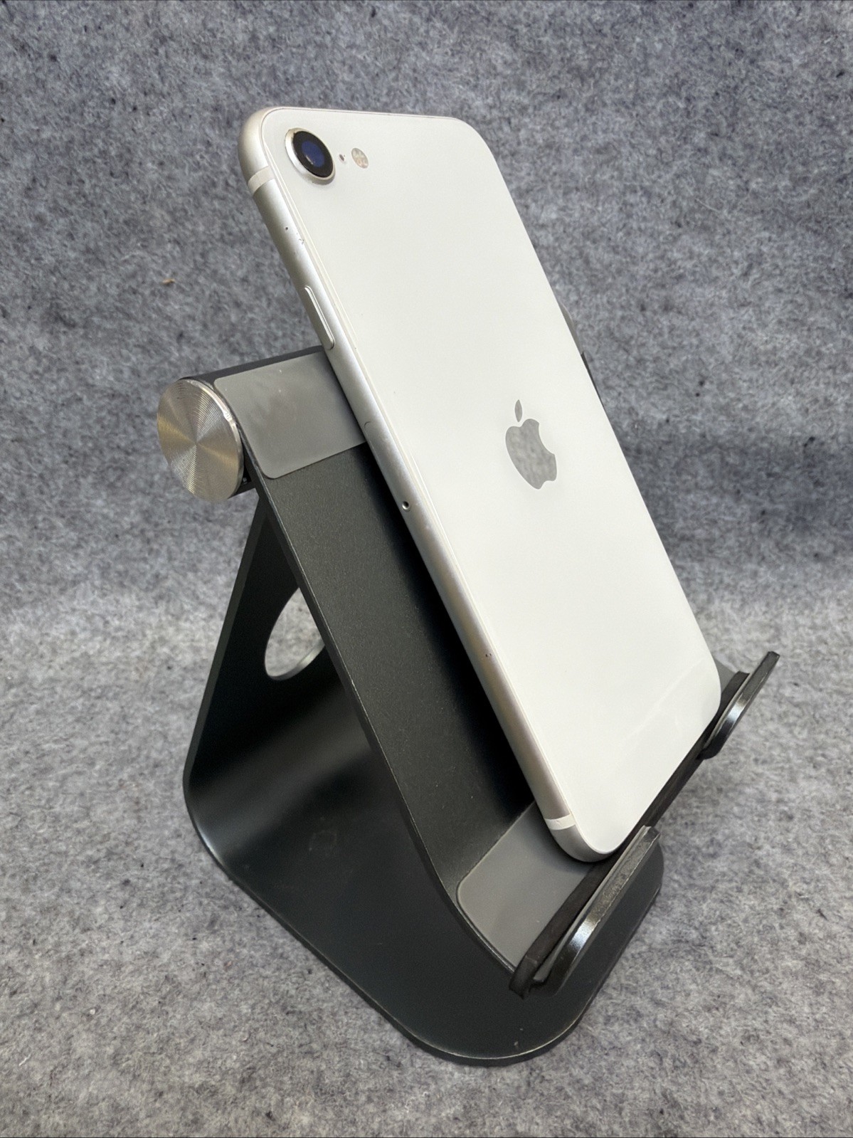 Apple iPhone SE 2020 (2rd Generation) White 64GB Unlocked See Description