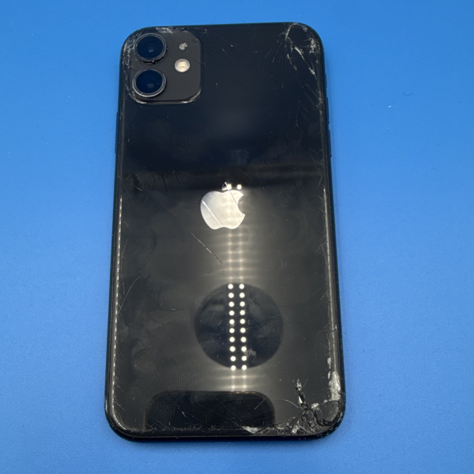 Apple iPhone 11 Black 6.1″ iOS 12MP Camera Bluetooth Wi-Fi NFC Lightning