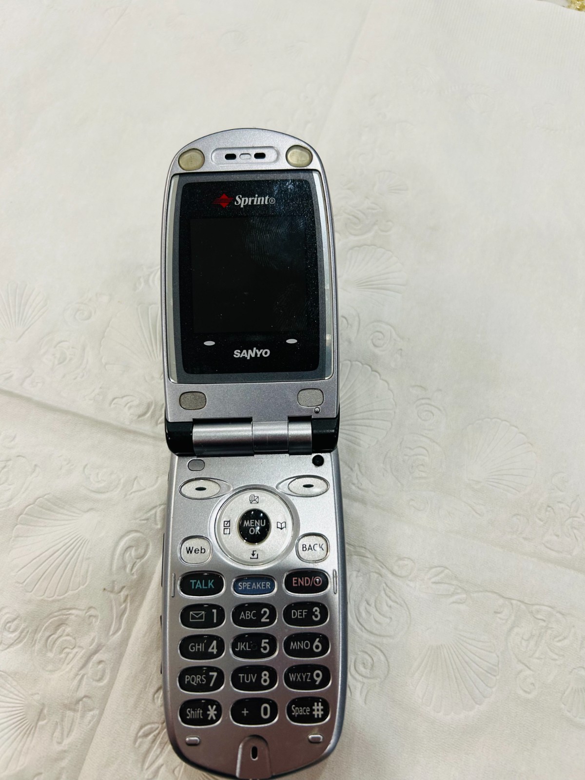 Sanyo Vi-2300 Sprint Network Flip Phone with External Display & Speakerphone