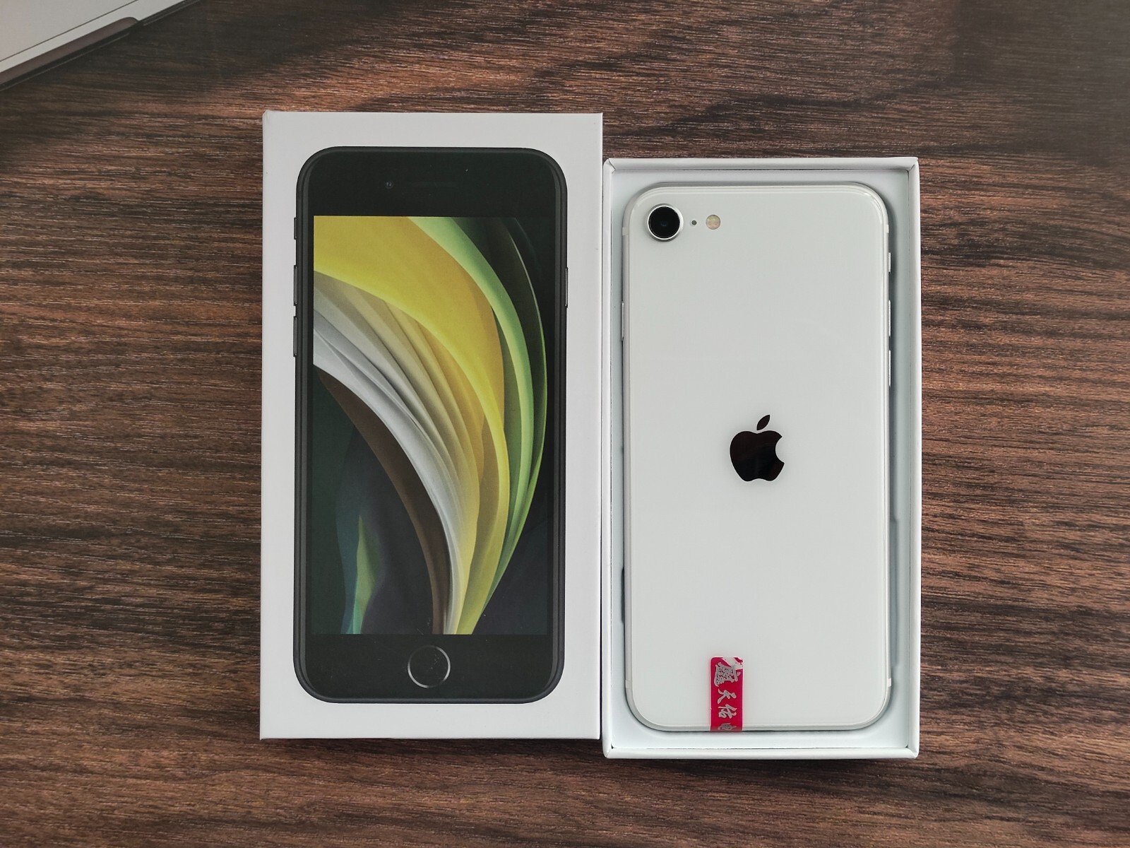 Apple iPhone SE (2nd Generation) SE 2020 Factory UNLOCKED Apple A13 4.7” 12MP