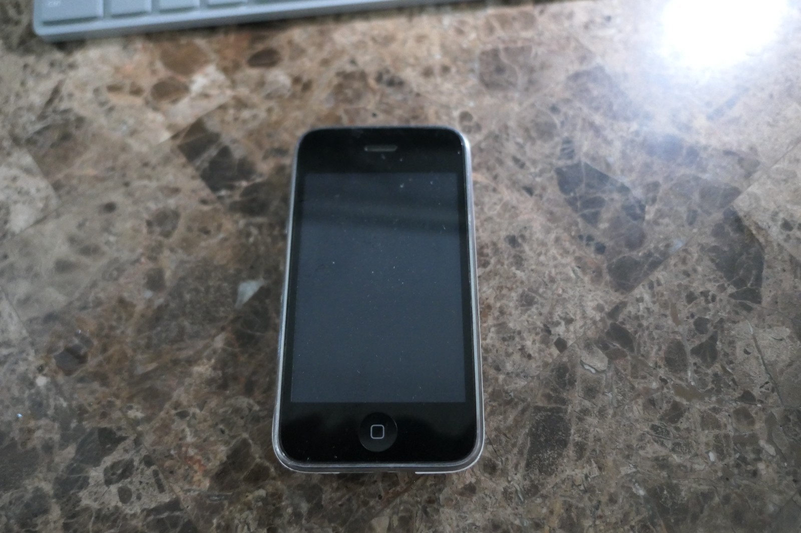 Apple iPhone 3GS – 32GB – white (AT&T) A1303