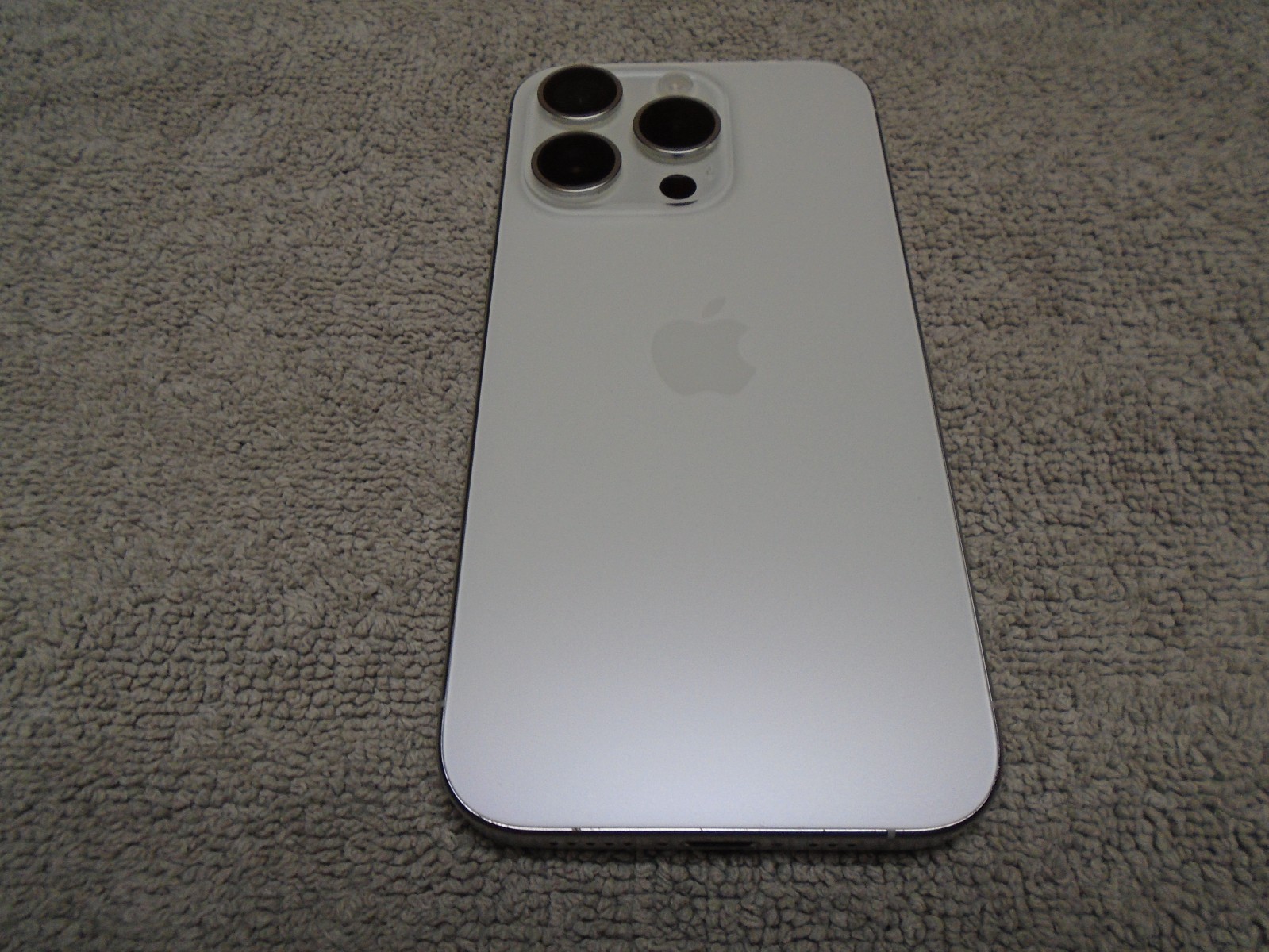Apple iPhone 15 Pro, 128gb, Carrier Unlocked, White Titanium, Excellent!!!
