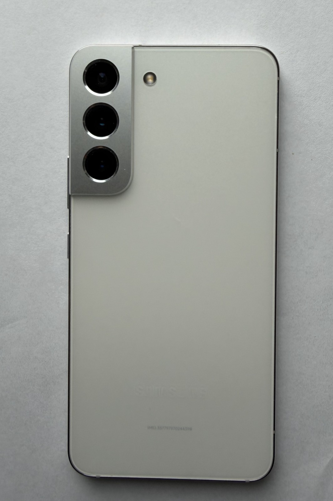 Samsung Galaxy S22 – 128 GB – Phantom White (Unlocked) – Mint