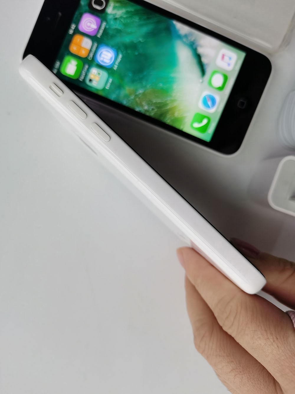 Unlocked Apple iPhone 5c -16GB White / Bule /Pink / Green 4 colors Optional