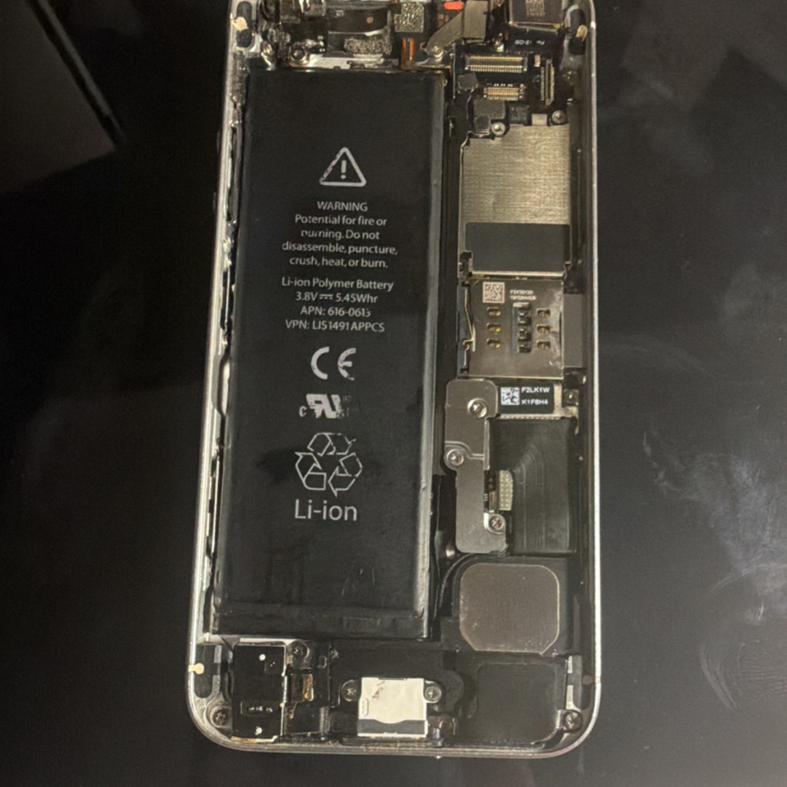 Apple iPhone 5 Silver/Black A1429 8MP Bluetooth Wi-Fi Smartphone Bar Style