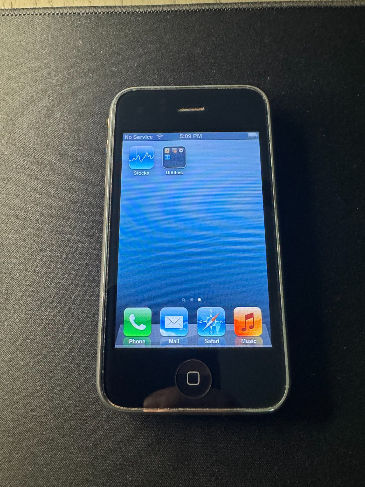 Apple iPhone 3GS – 16 GB – Black (Unlocked)