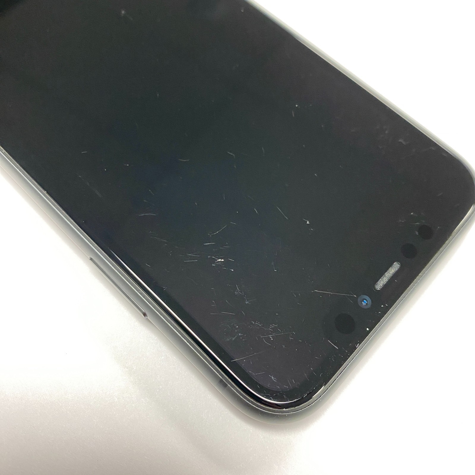 Apple iPhone 11 – 64GB – Black (Consumer Cellular ONLY) – Good Condition