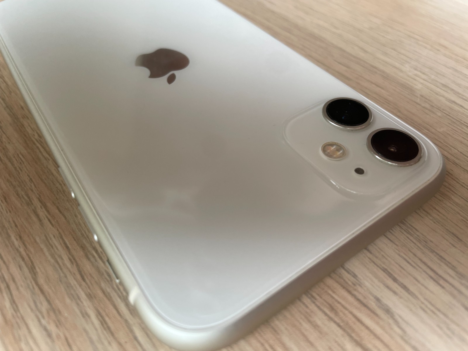 Apple iPhone 11 – 128 GB – Model A2111, White (T-Mobile)