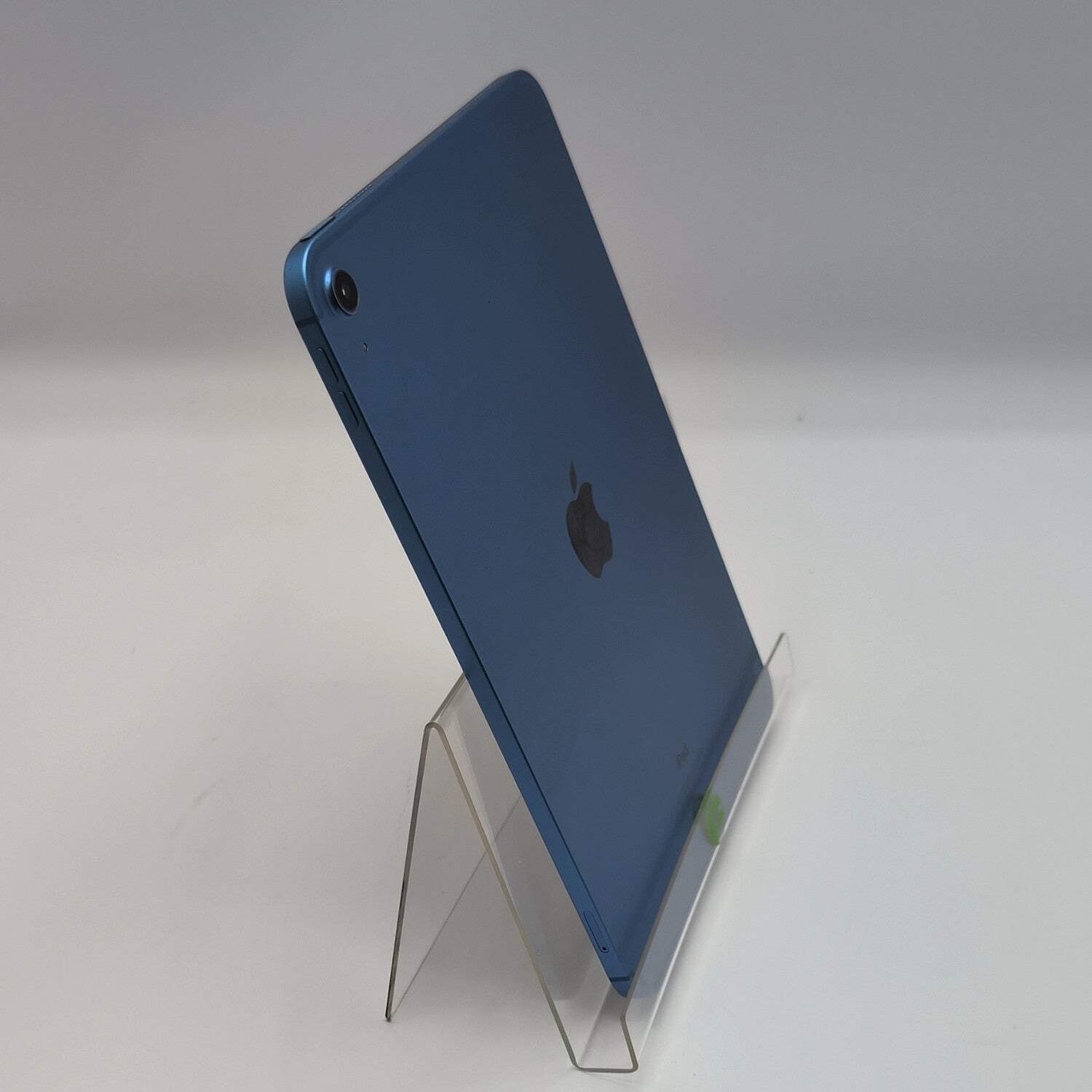 Broken Unlocked Apple iPad 10th Gen 64GB 18.1.1 MQ6K3LL/A Screen Chipped