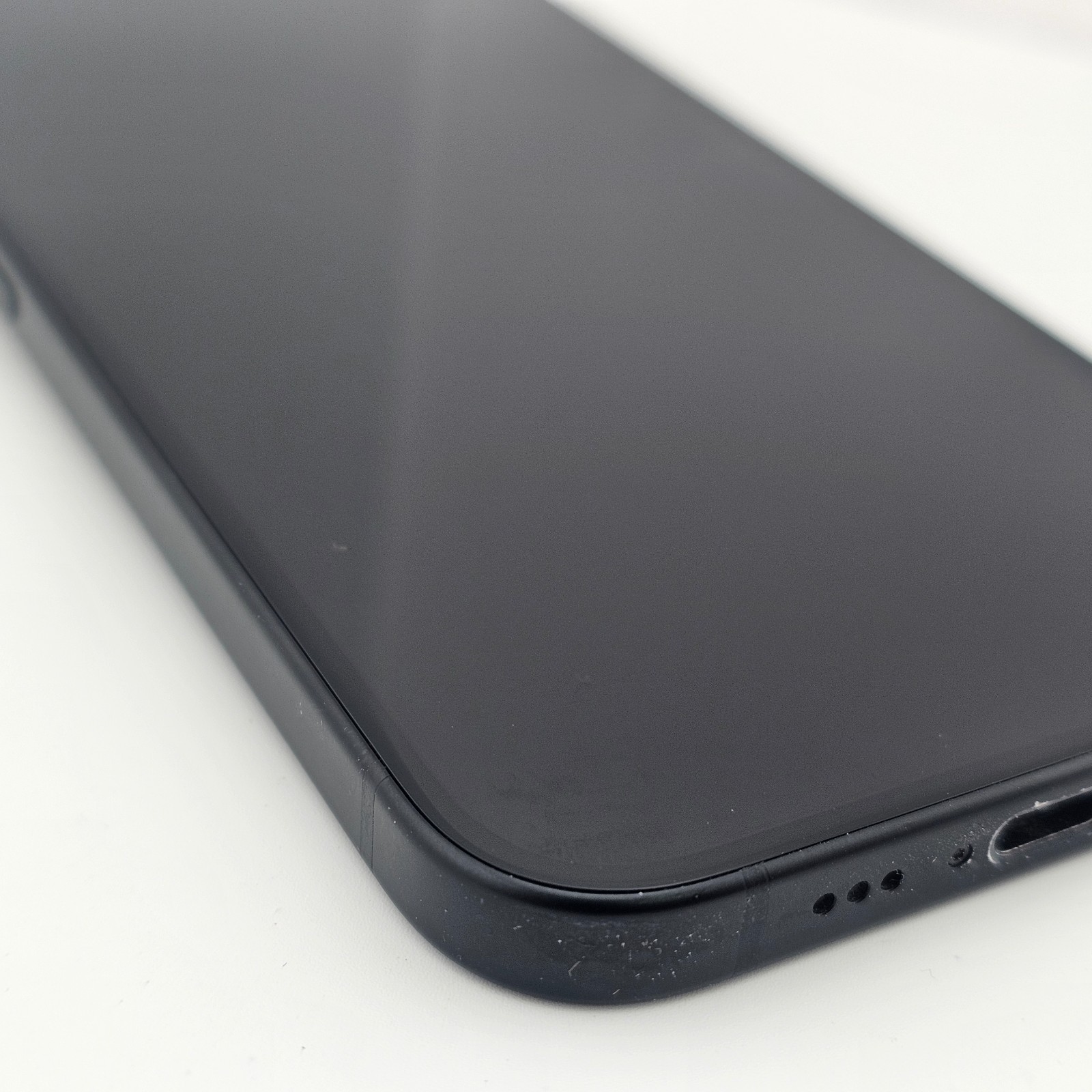 Apple iPhone 15 – eSIM A2846 – Unlocked 128GB Black – *BAD FACE ID/CAM SPOTS*