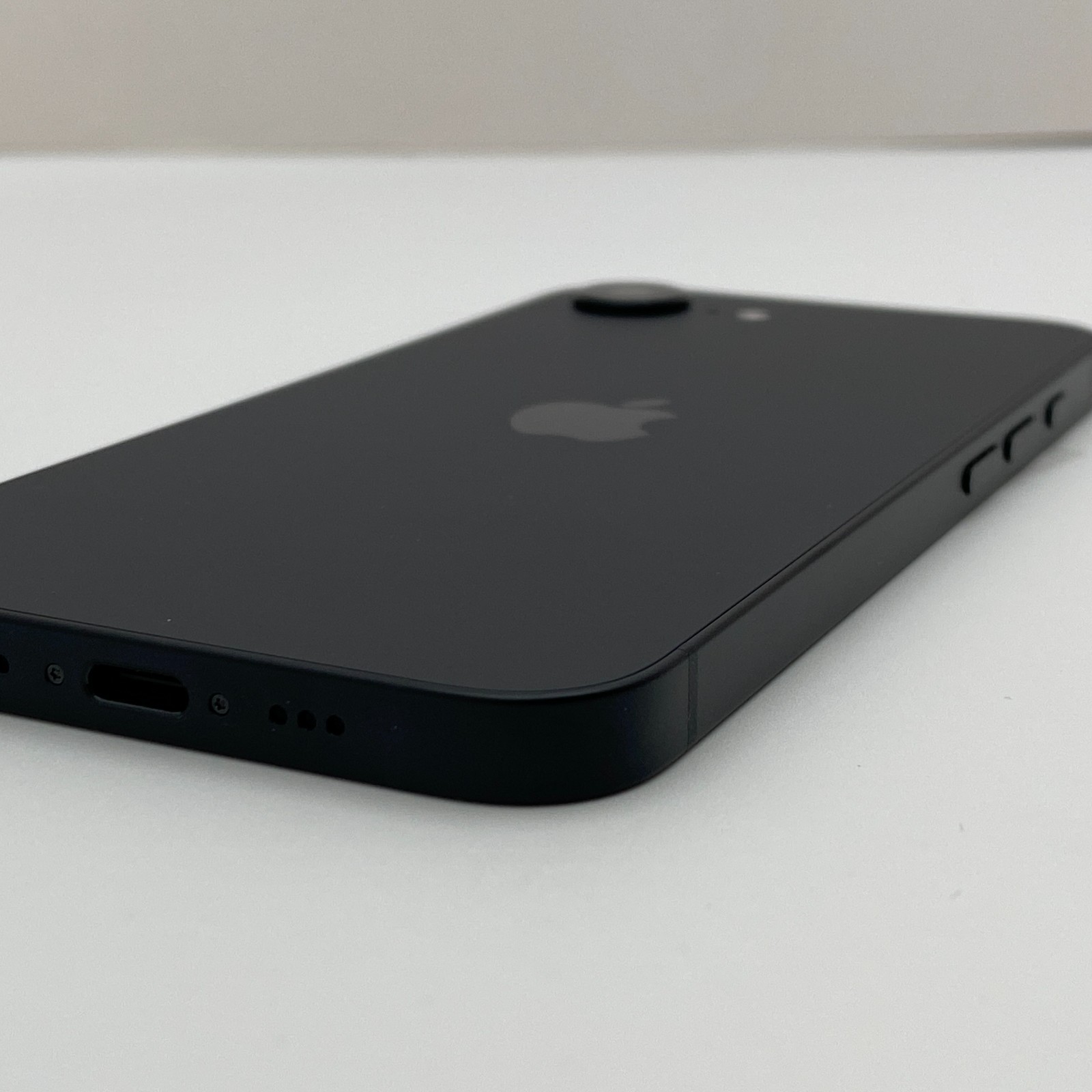 Apple iPhone 16e – 128GB – Black (Visible ONLY) – Very Good Condition