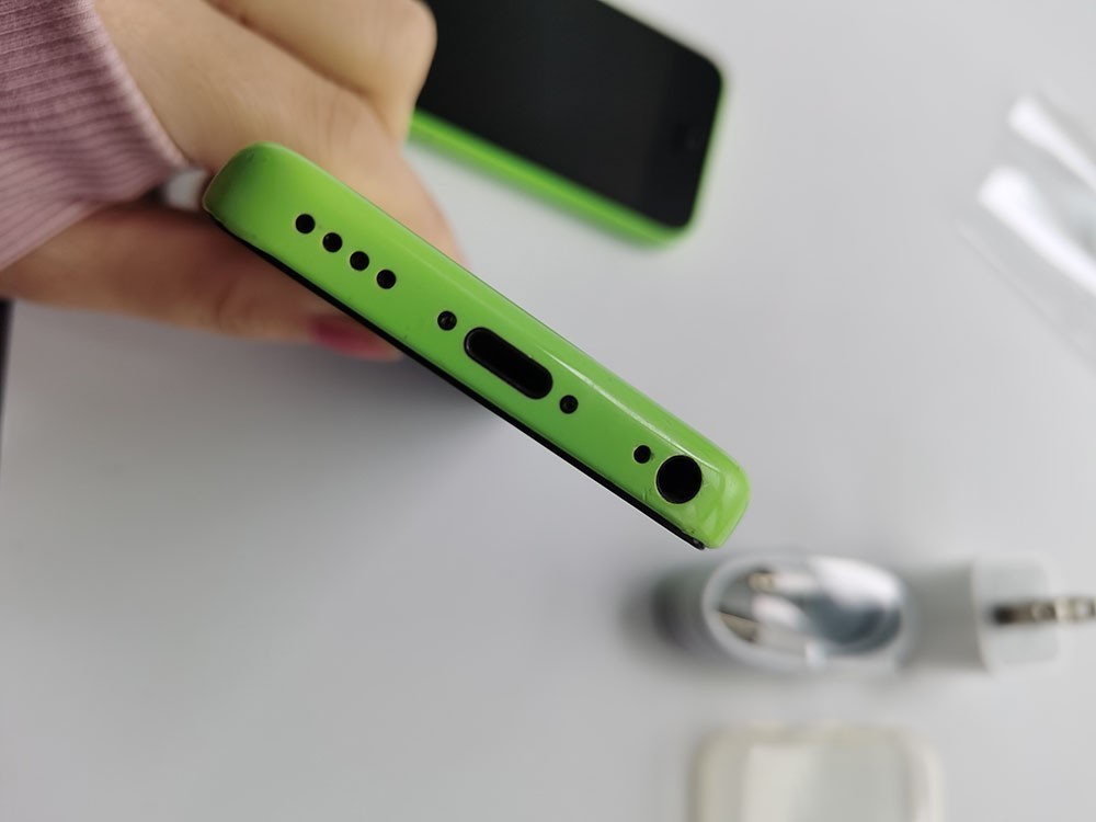 Apple iPhone 5c – 8 GB / 16 GB / 32GB – Green (Unlocked) 90% NE W CJ