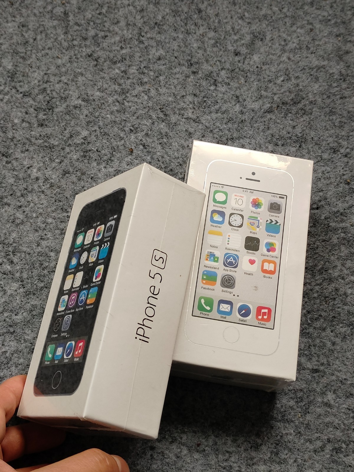 Apple iPhone 5s 16/32/64GB Gray/Silver/Gold Factory UNLOCKED any carrier 90%N ew