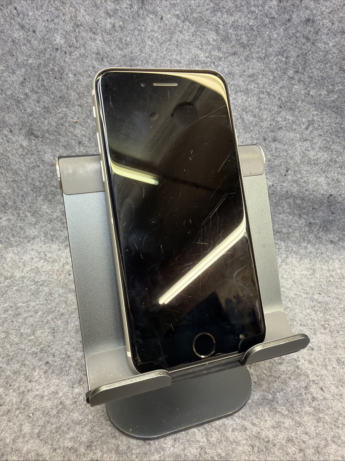 Apple iPhone SE 2020 (2rd Generation) White 64GB Unlocked See Description
