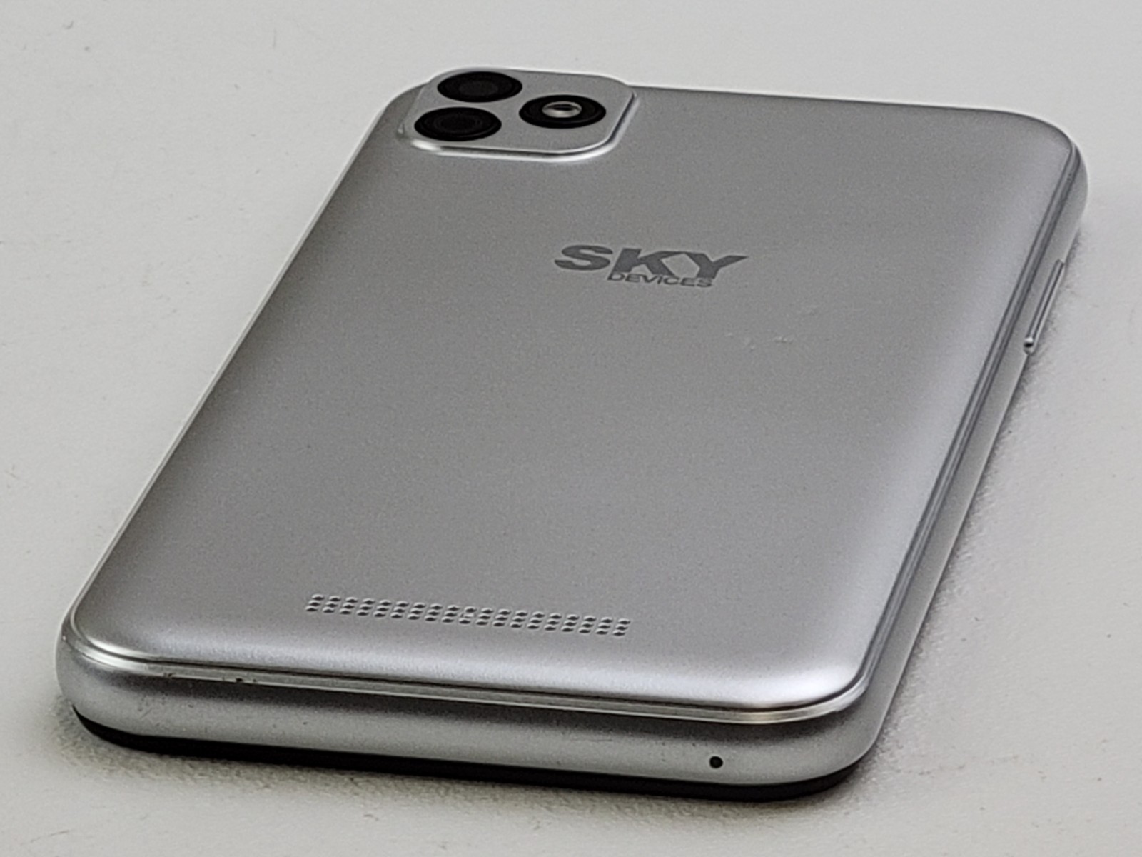 SKY Devices Elite D5Max – 16GB – (GSM Unlocked) Dual SIM Smartphone – H5309