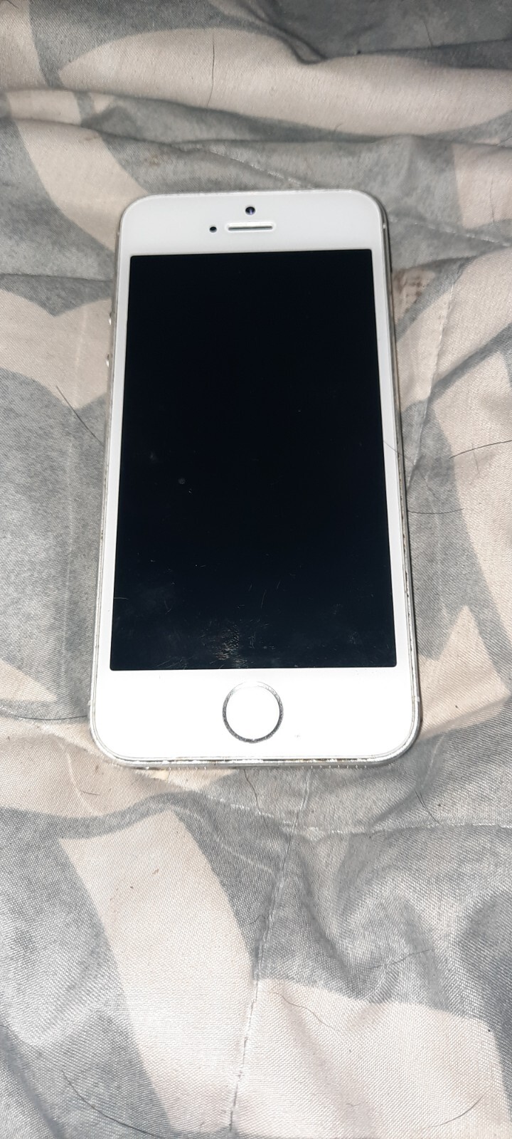 Apple iPhone 5s – 64GB – Silver (Sprint) A1453 (CDMA + GSM)