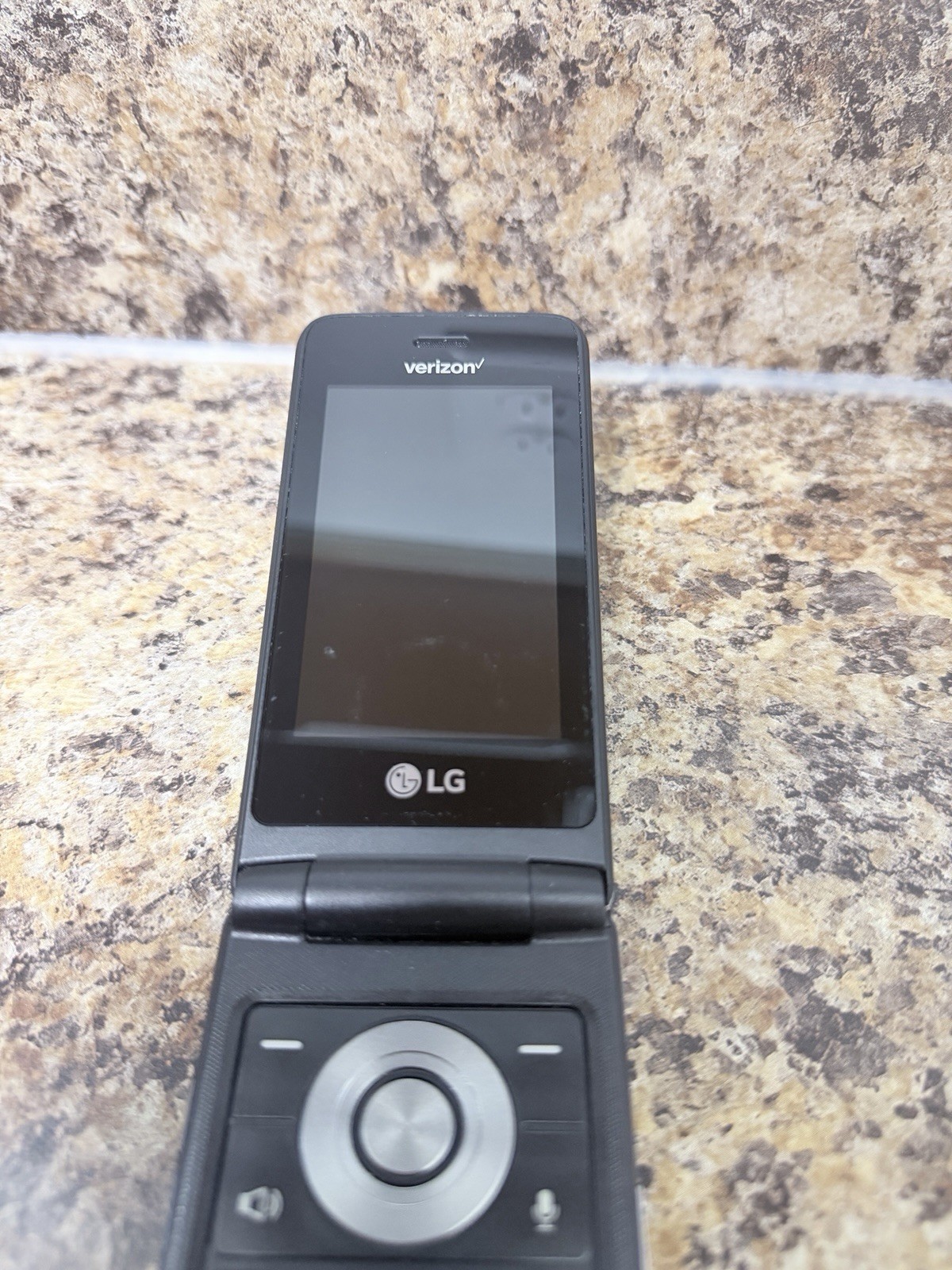LG Exalt – VN220 – Silver (Verizon) 4G LTE Flip Phone – In Box USED