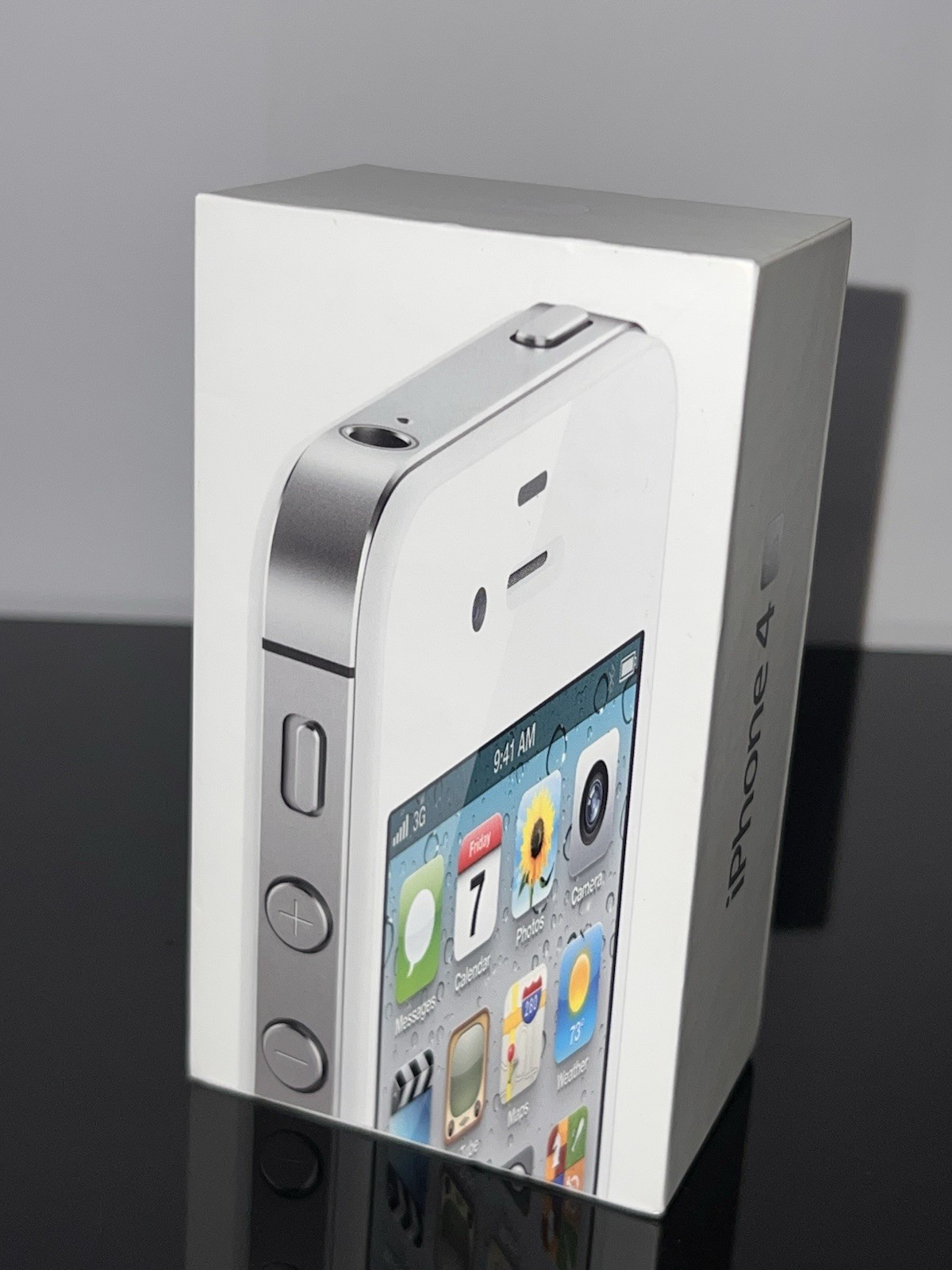 RARE New iPhone 4S 16GB White. Never Been Used. In Original Box (Collectible)