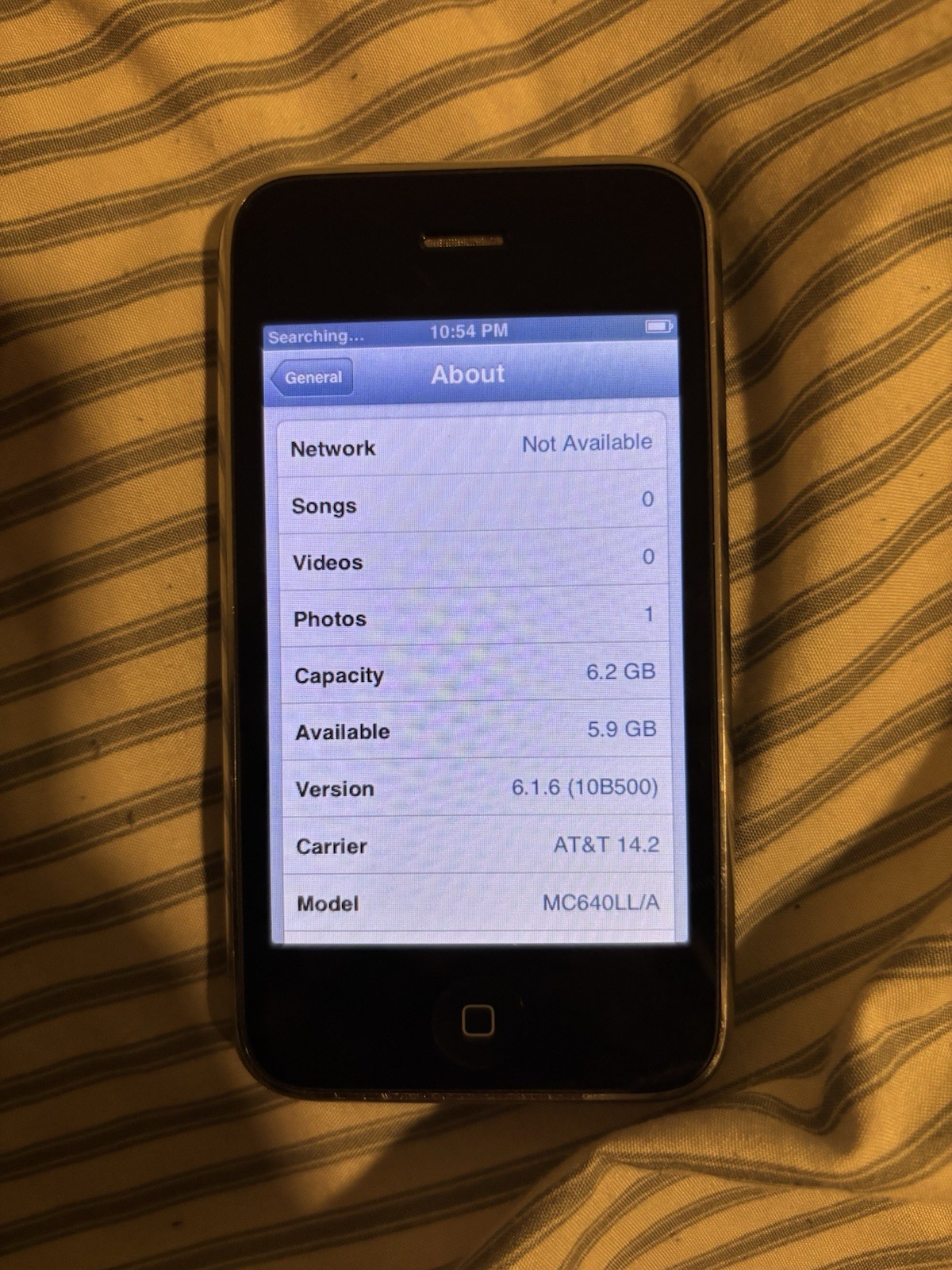 Apple iPhone 3GS – 8 GB – Black (AT&T)