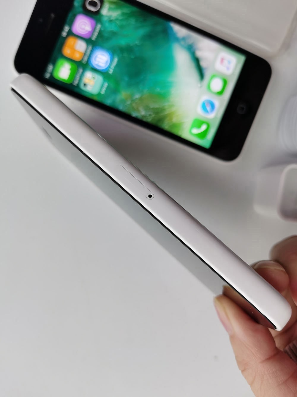 Unlocked Apple iPhone 5c -16GB White / Bule /Pink / Green 4 colors Optional