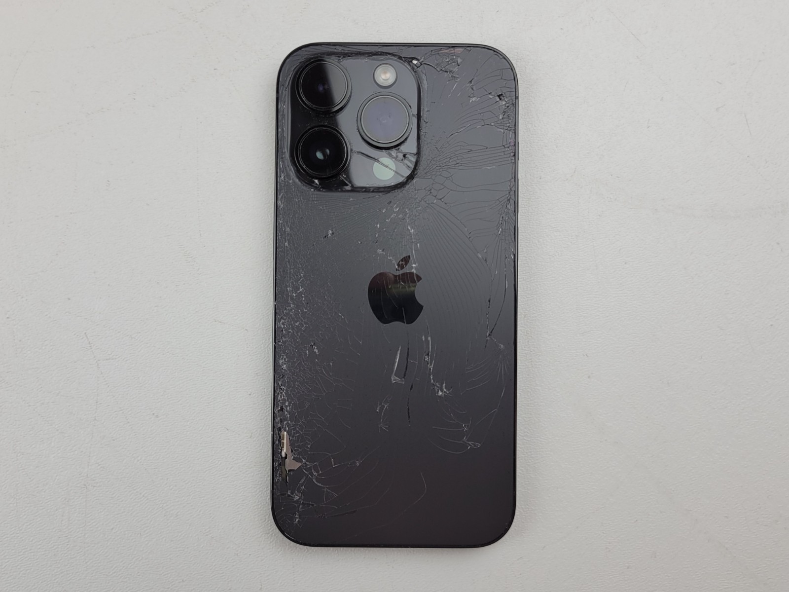 Apple iPhone 14 Pro (A2650) 128GB – Black (Viaero Wireless) – POOR CONDITION