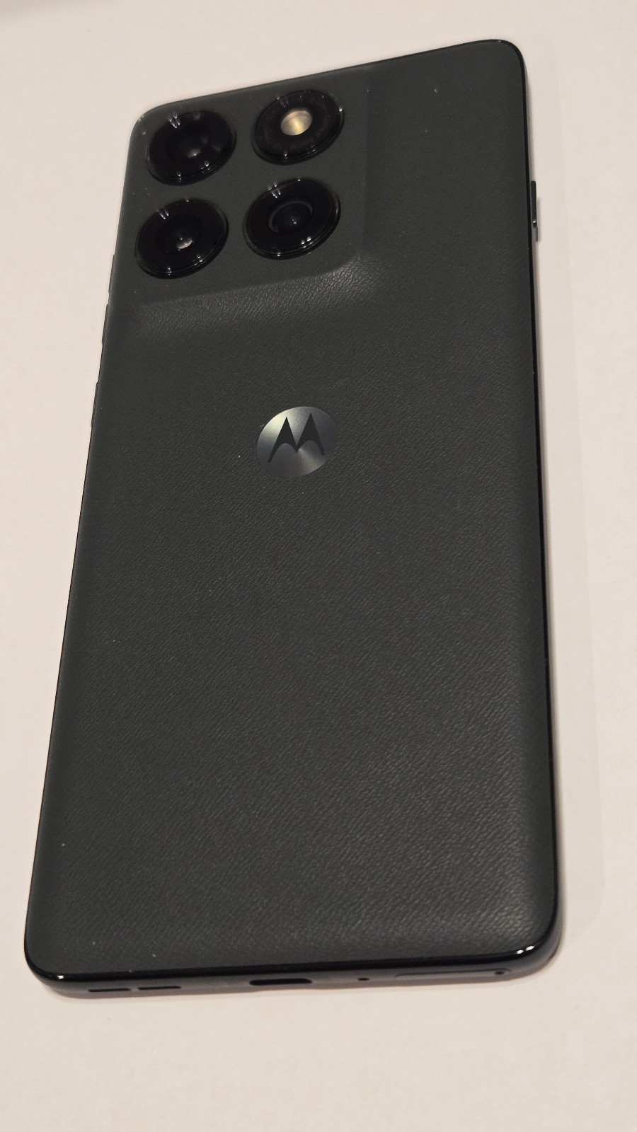 (2025) Motorola Edge – 256GB – (Deep Forest) Unlocked