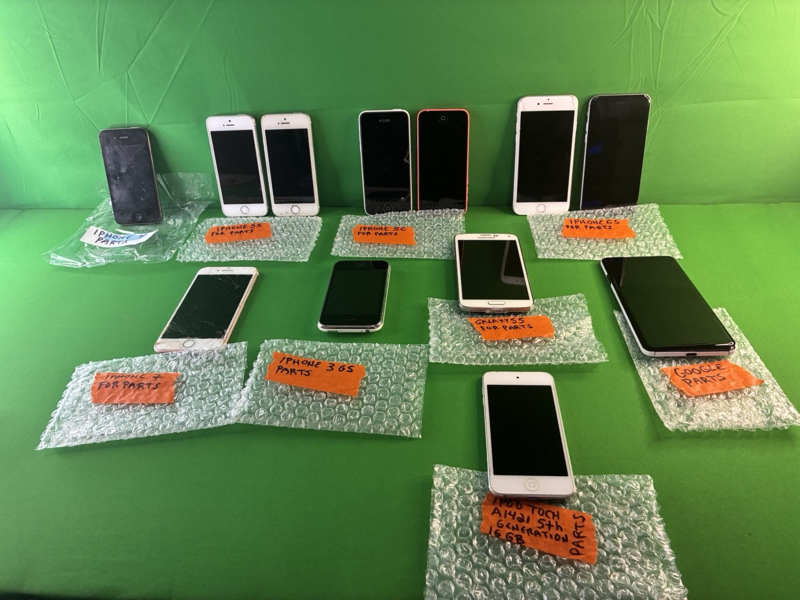 Mixed Smartphone & Smartwatch Parts Lot iPhone 5 And 6 Samsung Moto 360 Untested