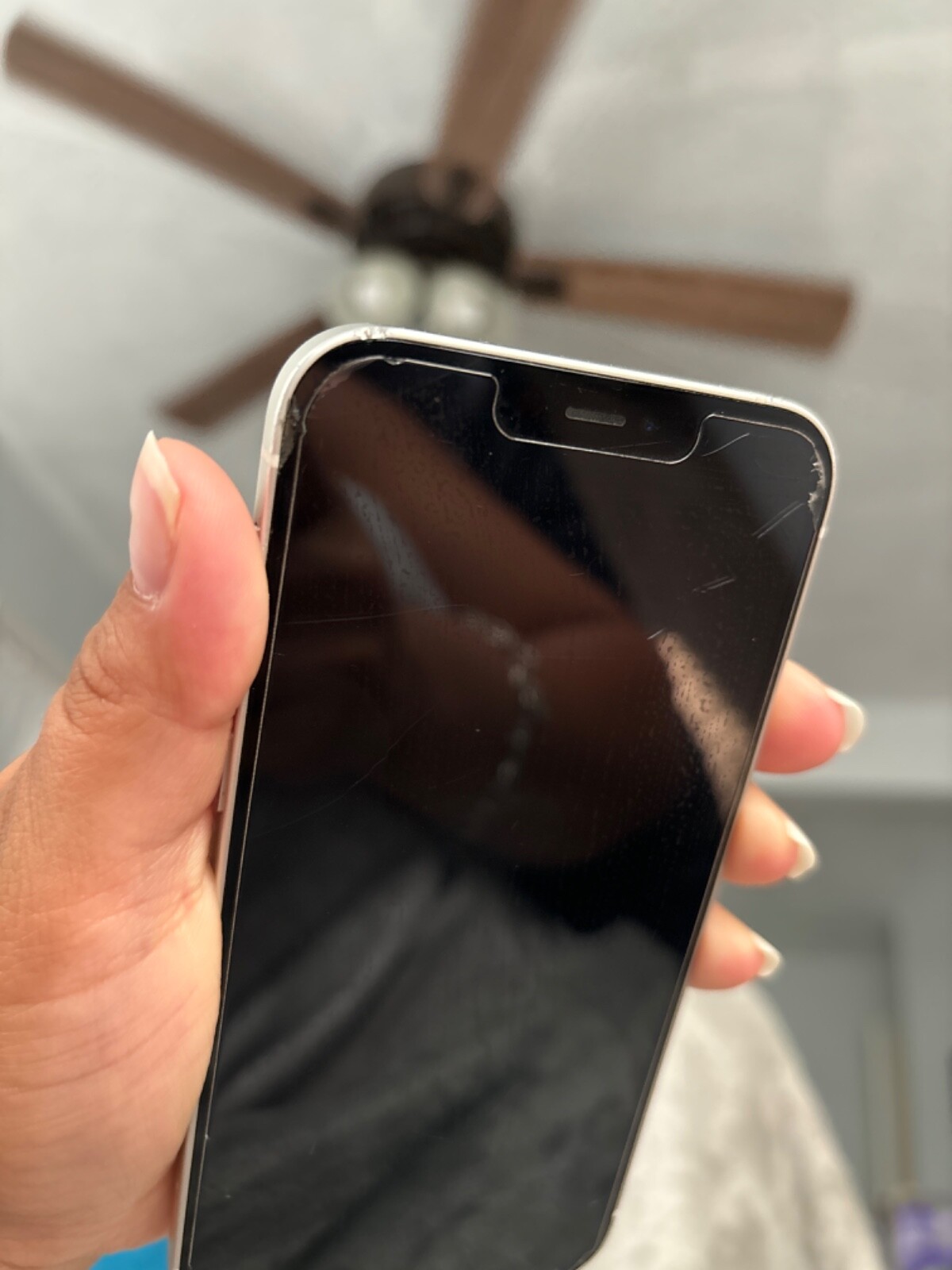 Apple iPhone 12 – 64 GB – White (Unlocked) (Dual SIM (SIM eSIM))
