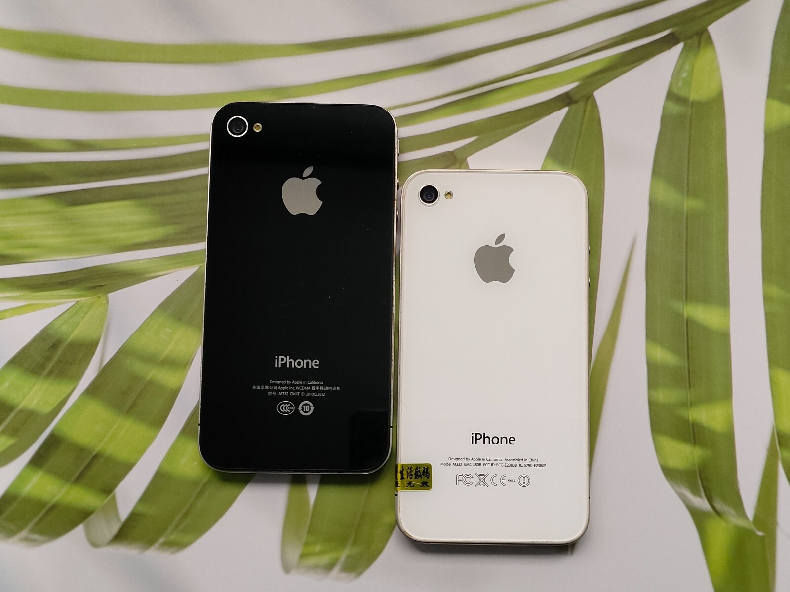 90%N ew Original Apple iPhone 4/4s 8/16/32/64GB Fully UNLOCKED Black/White GOOD