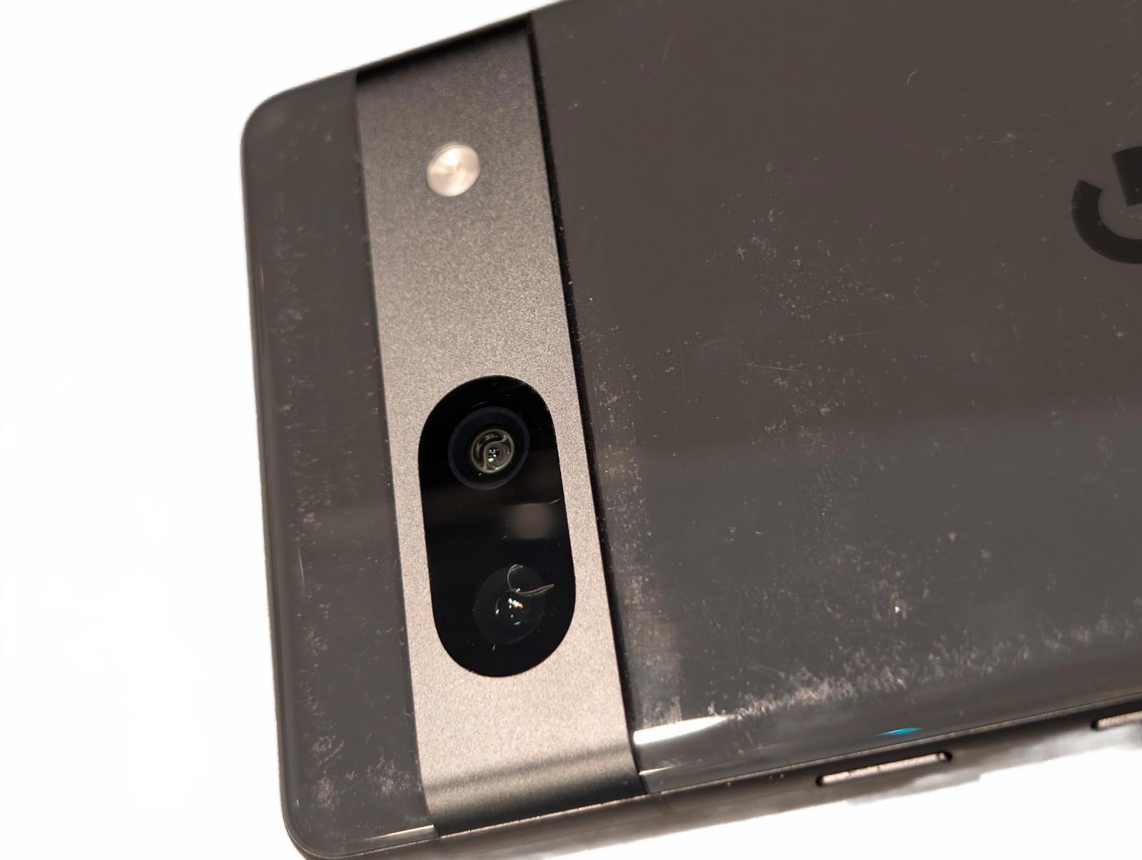 Google Pixel 7a Smartphone 128GB Charcoal AT&T Locked Cracked Screen