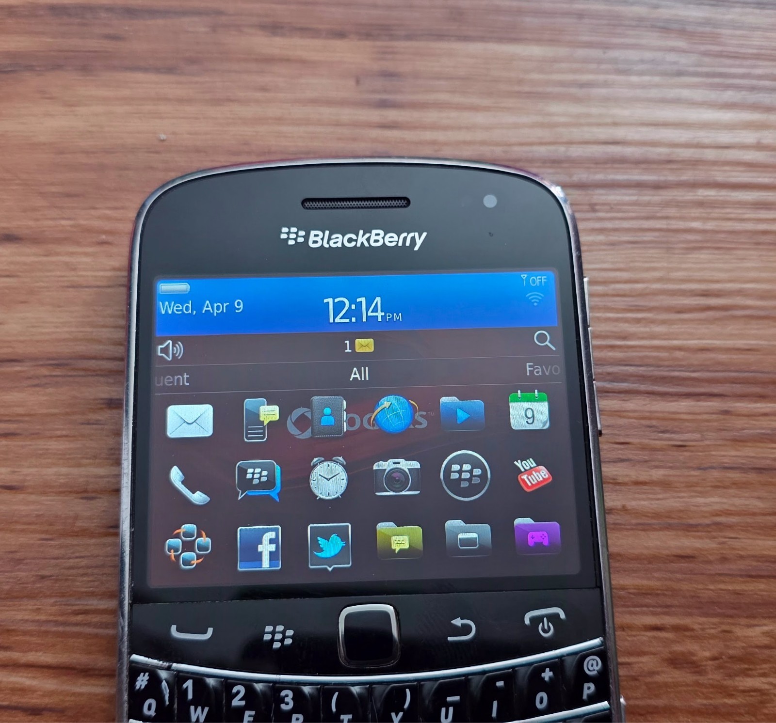 BlackBerry Bold Touch 9900| 8GB | QWERTY | WiFi| GPS | NFC | MicroSD – Good Cond