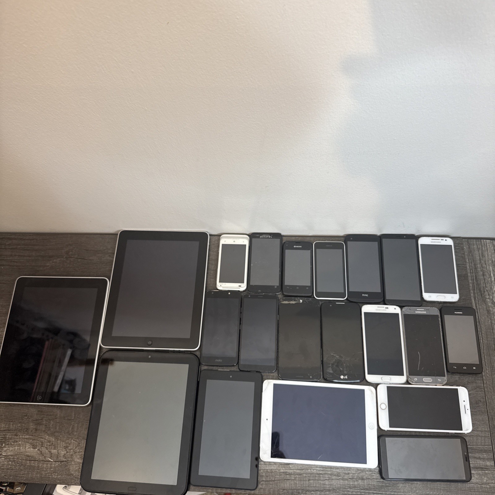 Large Lot of Mixed Smartphones & Tablets – Repair/Parts – Bulk Sale – As Is