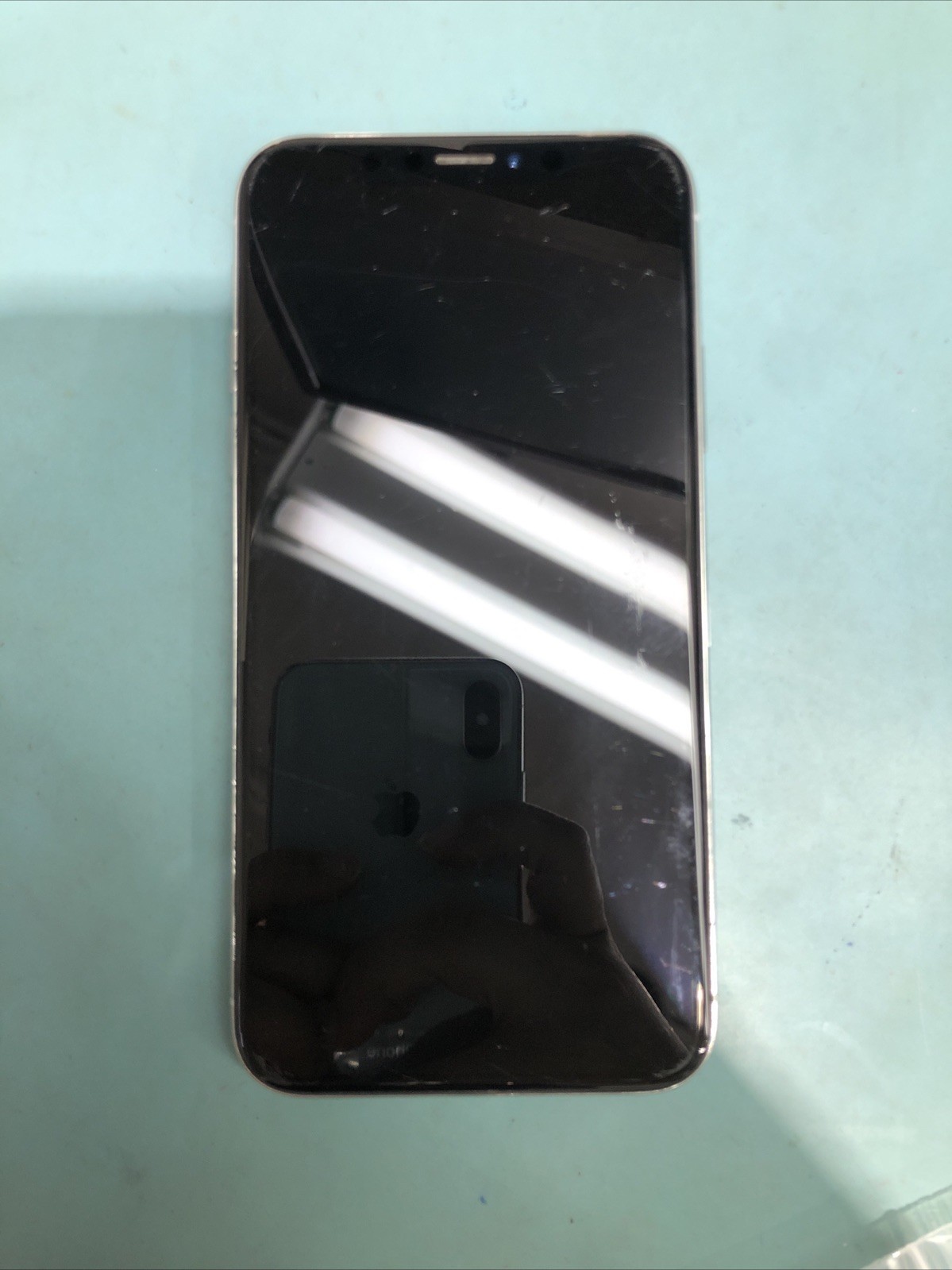 Apple iPhone X – 64GB – Silver – Unlocked (Face ID Not Working)