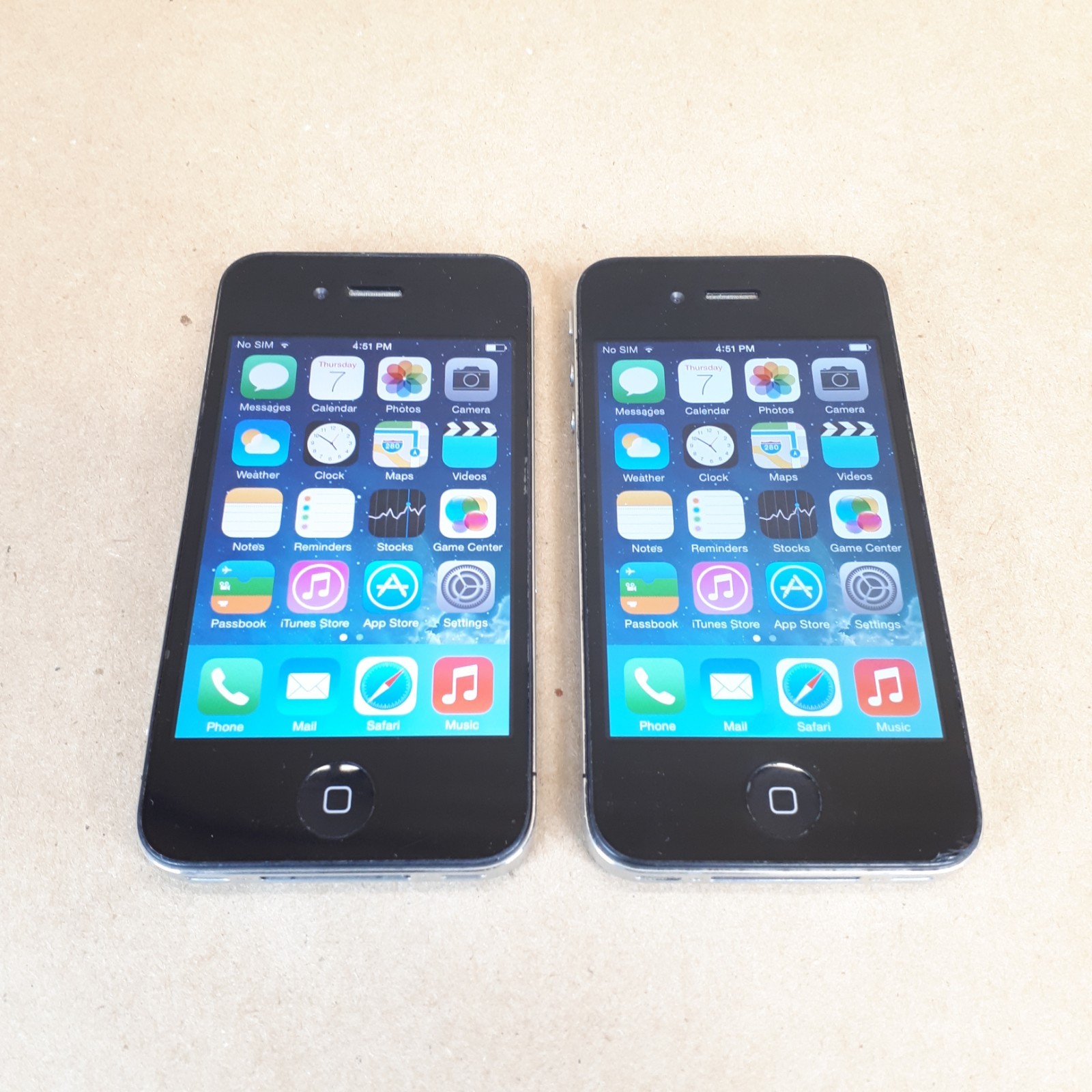 Apple iPhone 4 A1332 16 GB Black Rogers 3.5 Inch A4 512 MB Lot of 2 E6908