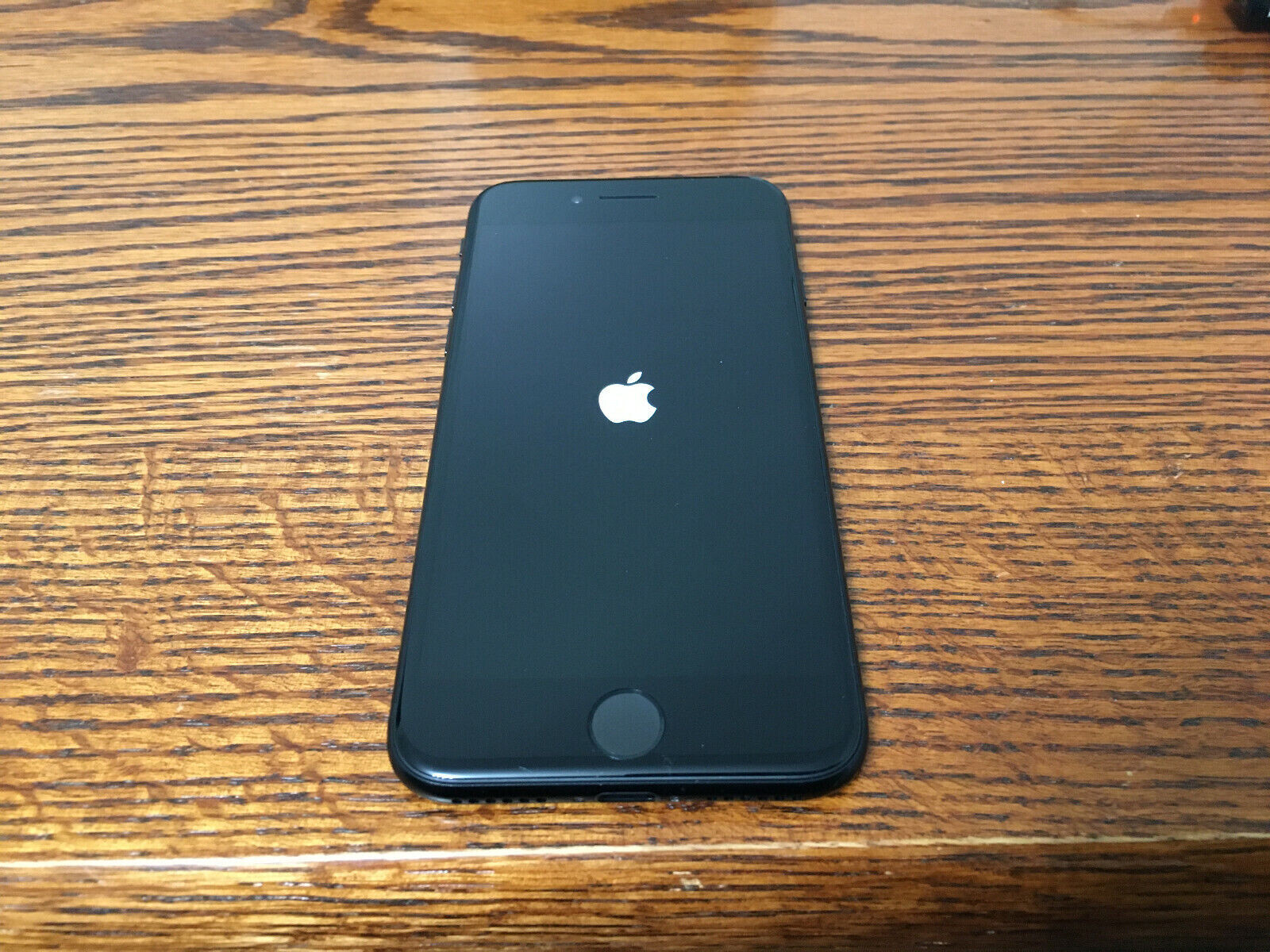 Apple iPhone SE 2020 (2nd Gen) 64GB Black (Unlocked) A2275. Excellent Condition