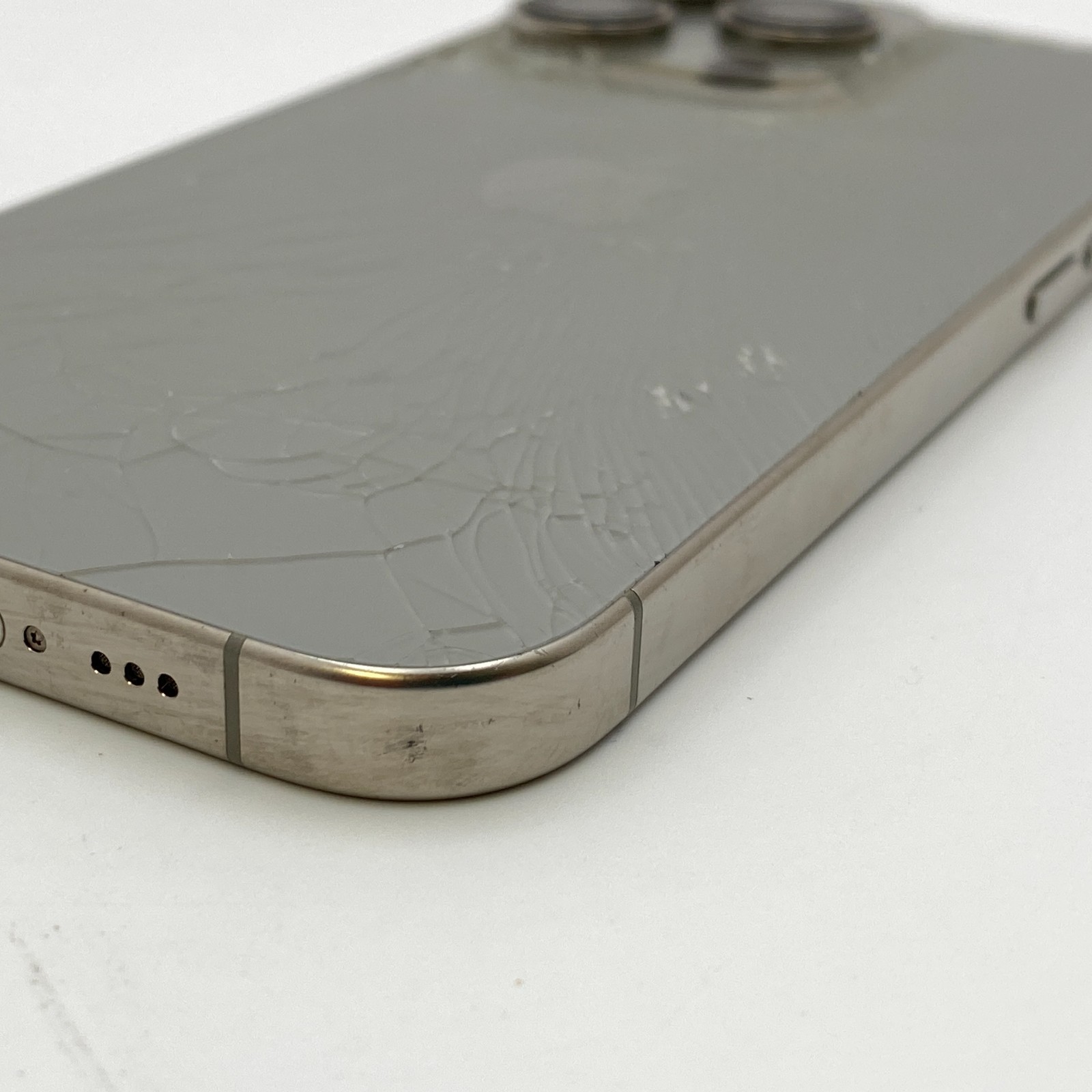 Apple iPhone 16 Pro – 128GB – Natural (AT&T/Cricket) – CRACKED SCREEN & BACK