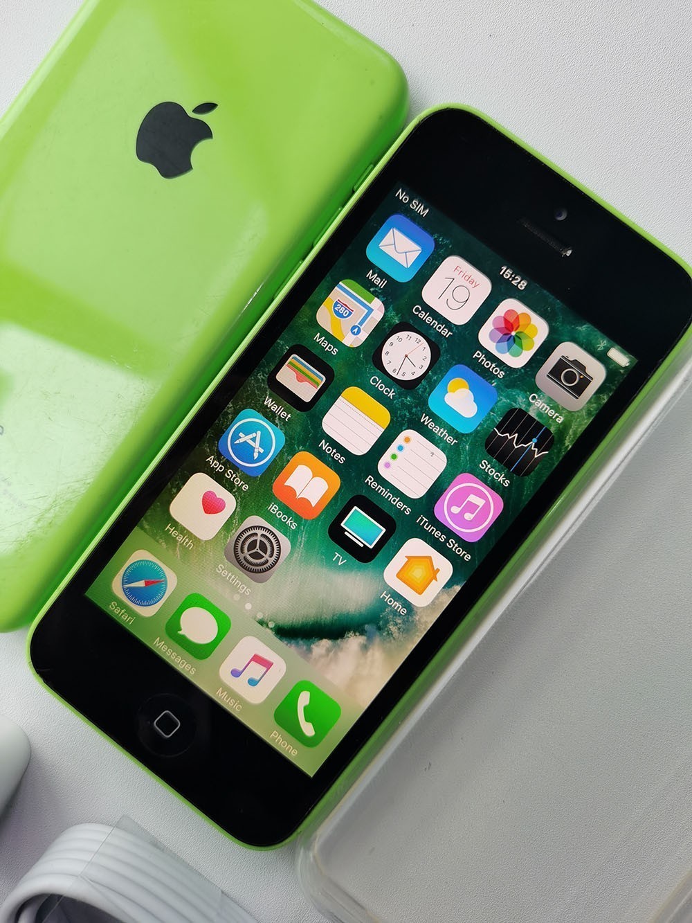 Apple iPhone 5c – 8 GB / 16 GB / 32GB – Green (Unlocked) 90% NE W CJ