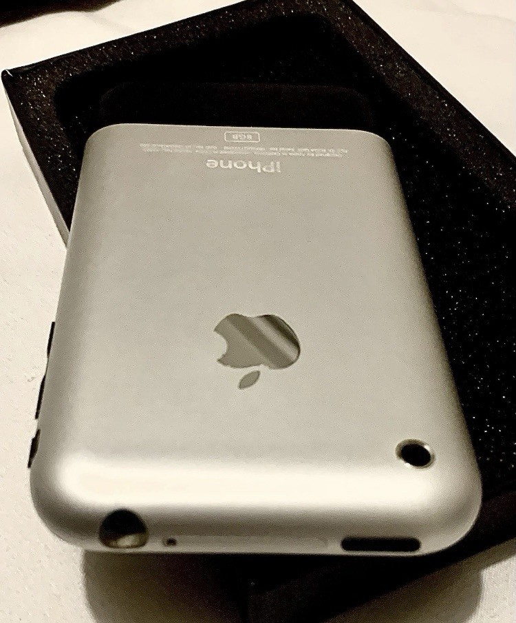 Apple 1st Generation iPhone 2G – 8 GB MA712LL/A A1203 – Pristine Condition
