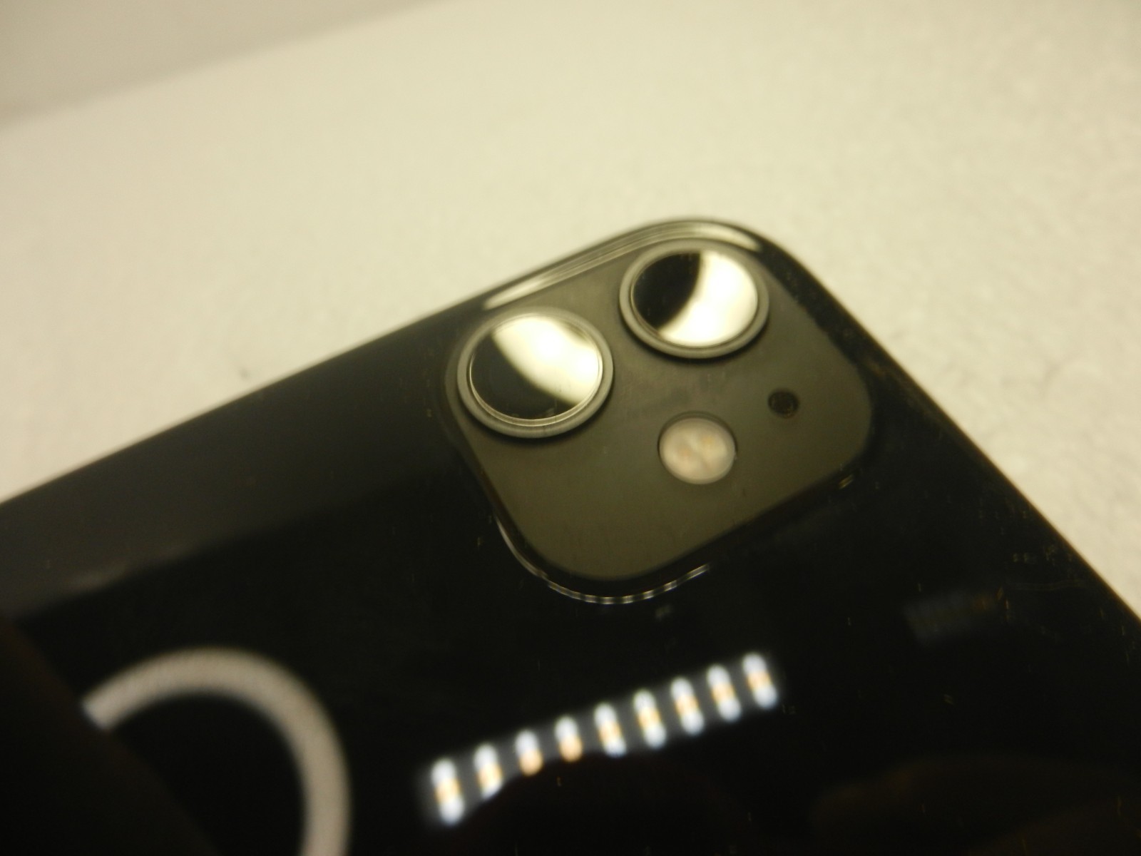 A2111 Apple iPhone 11 VERIZON MHC43LL/A Black – PreOwned