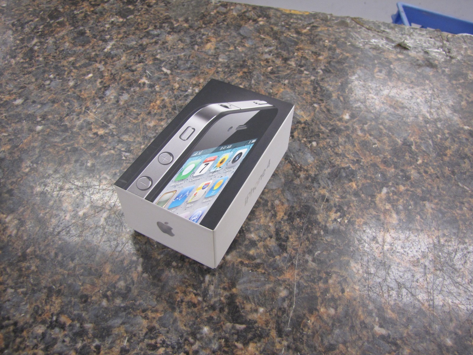 Apple iPhone 4 16GB Black Model A1332 in Original Box