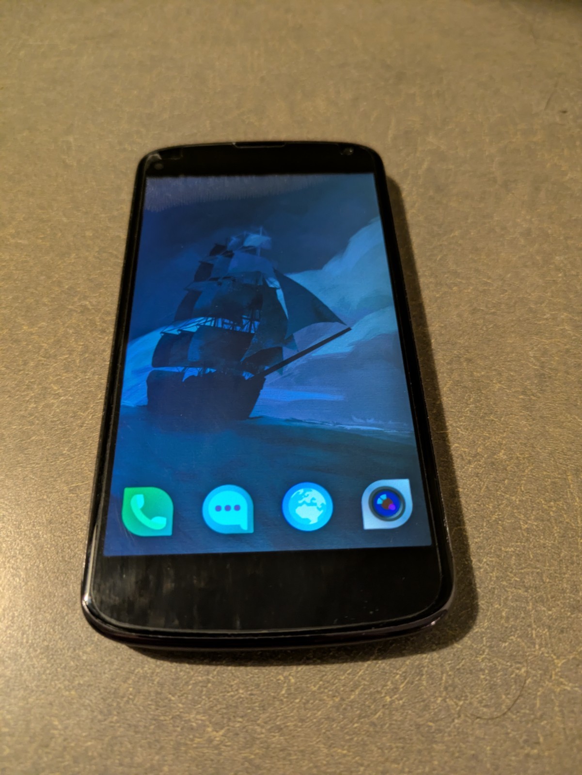 LG Nexus 4 E960 16G w/ Sailfish OS “Tahkalampi” Original box, screen blemish