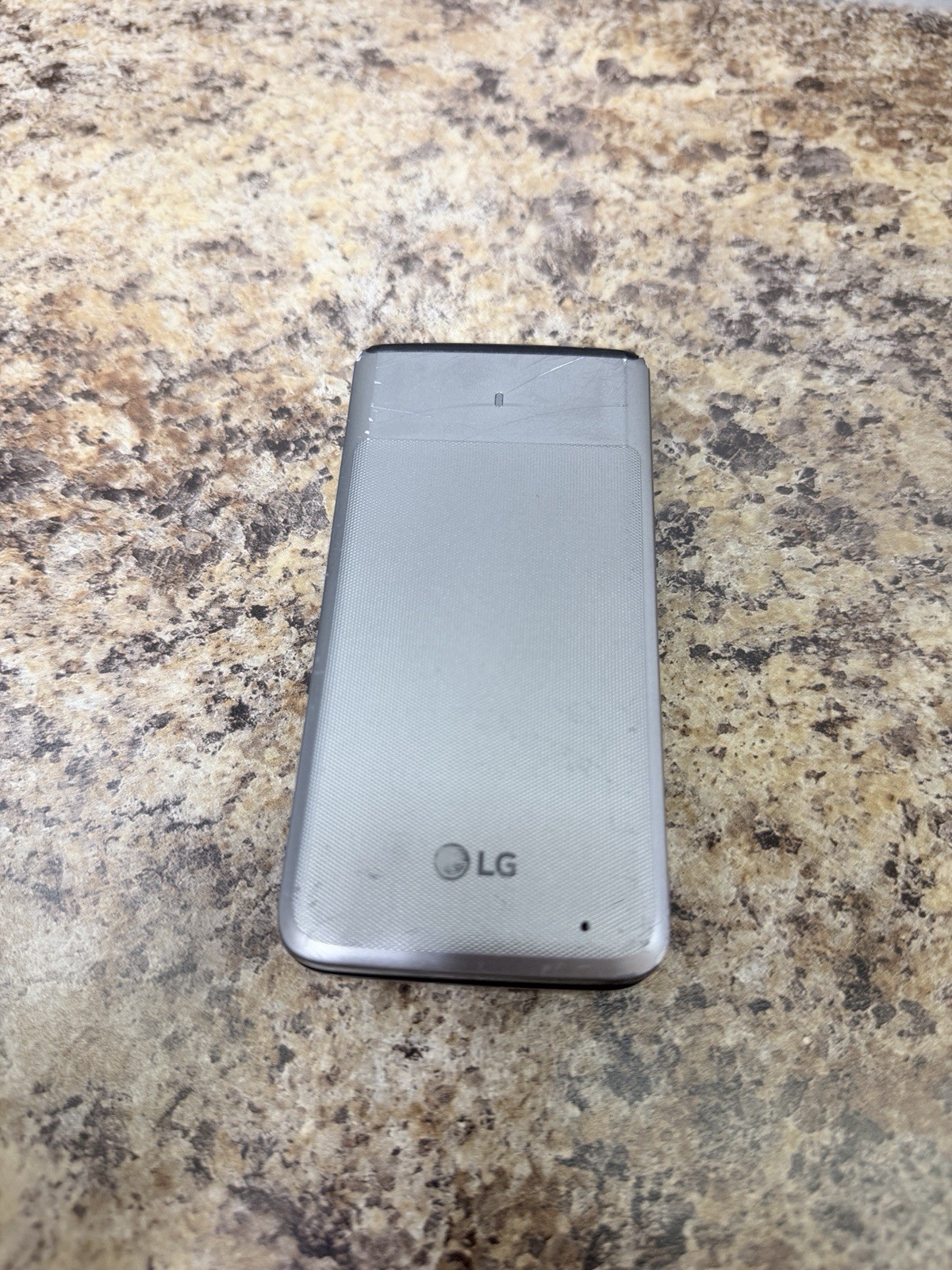 LG Exalt – VN220 – Silver (Verizon) 4G LTE Flip Phone – In Box USED