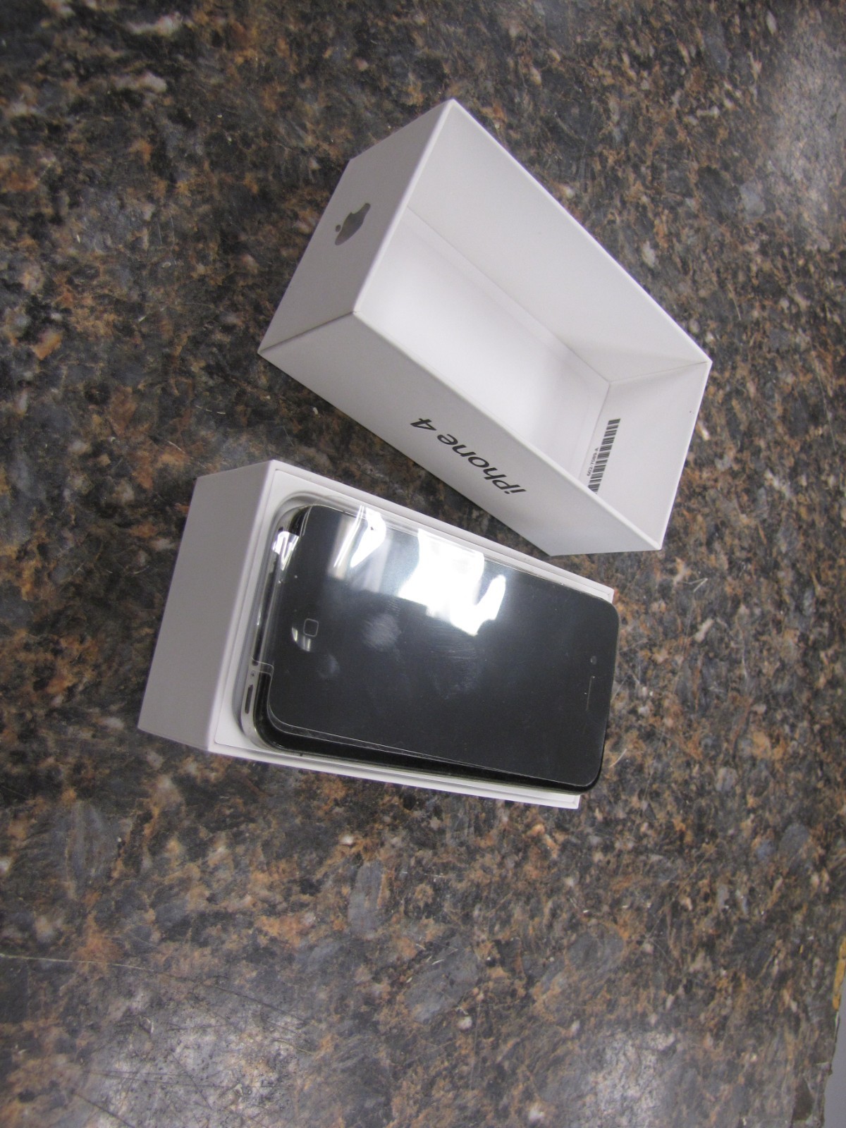 Apple iPhone 4 16GB Black Model A1332 in Original Box