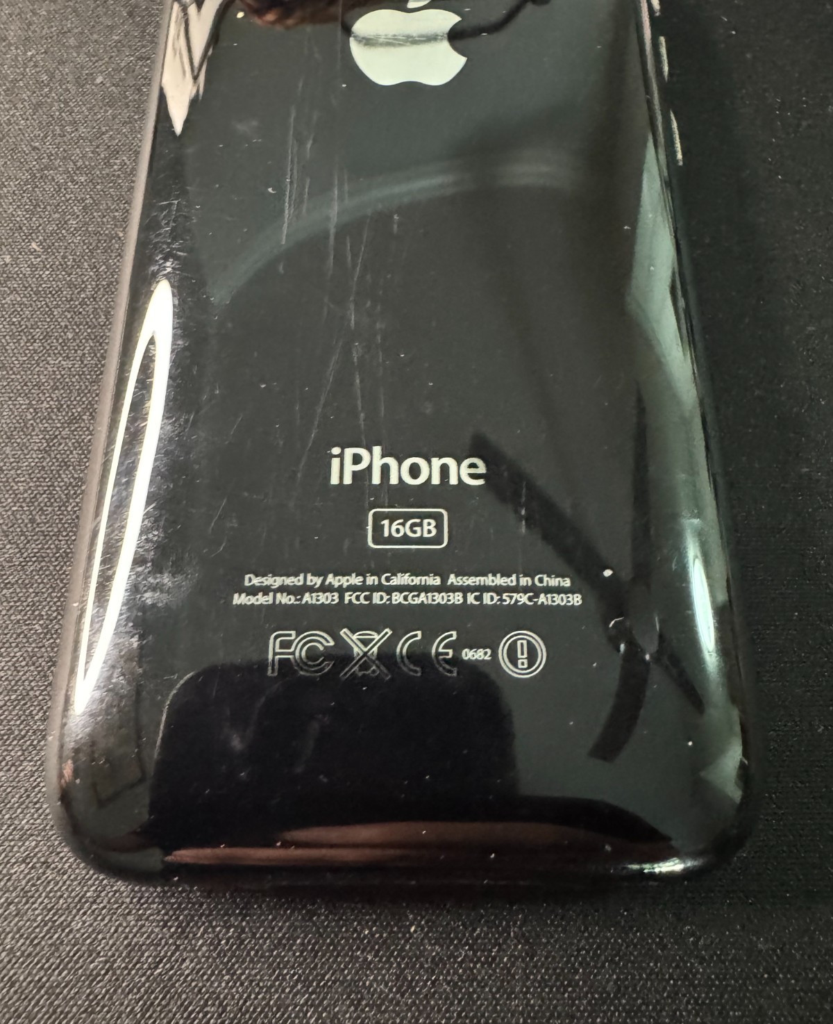 Apple iPhone 3GS – 16 GB – Black (Unlocked)